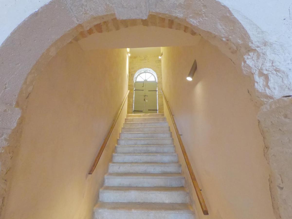 Historic Piazza House & Romantic Hidden Garden Хвар Экстерьер фото